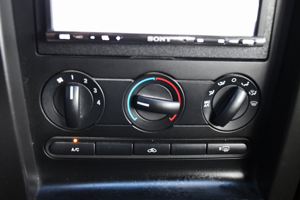 2005 Ford Mustang photo 20