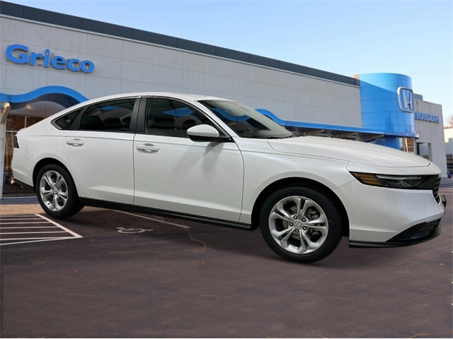 2025 Honda Accord LX photo 4