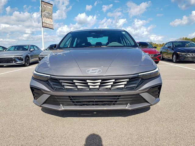2025 Hyundai Elantra SEL Sport photo 2