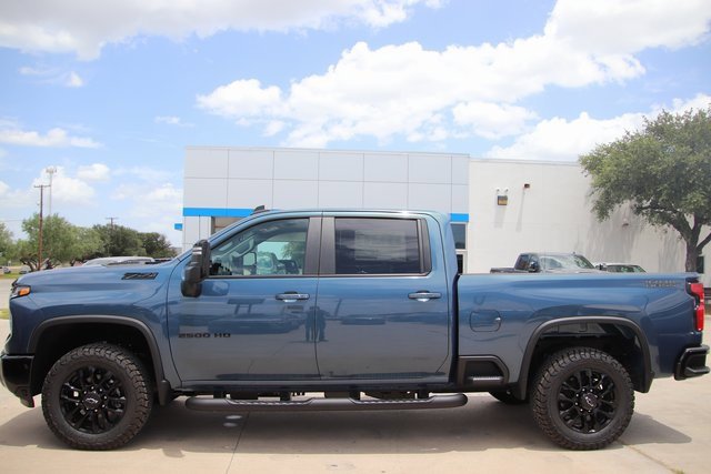 2025 Chevrolet Silverado 2500HD LT photo 3