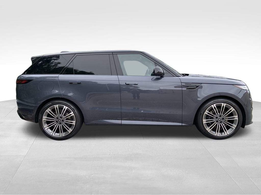 2025 Land Rover Range Rover Sport SE photo 4