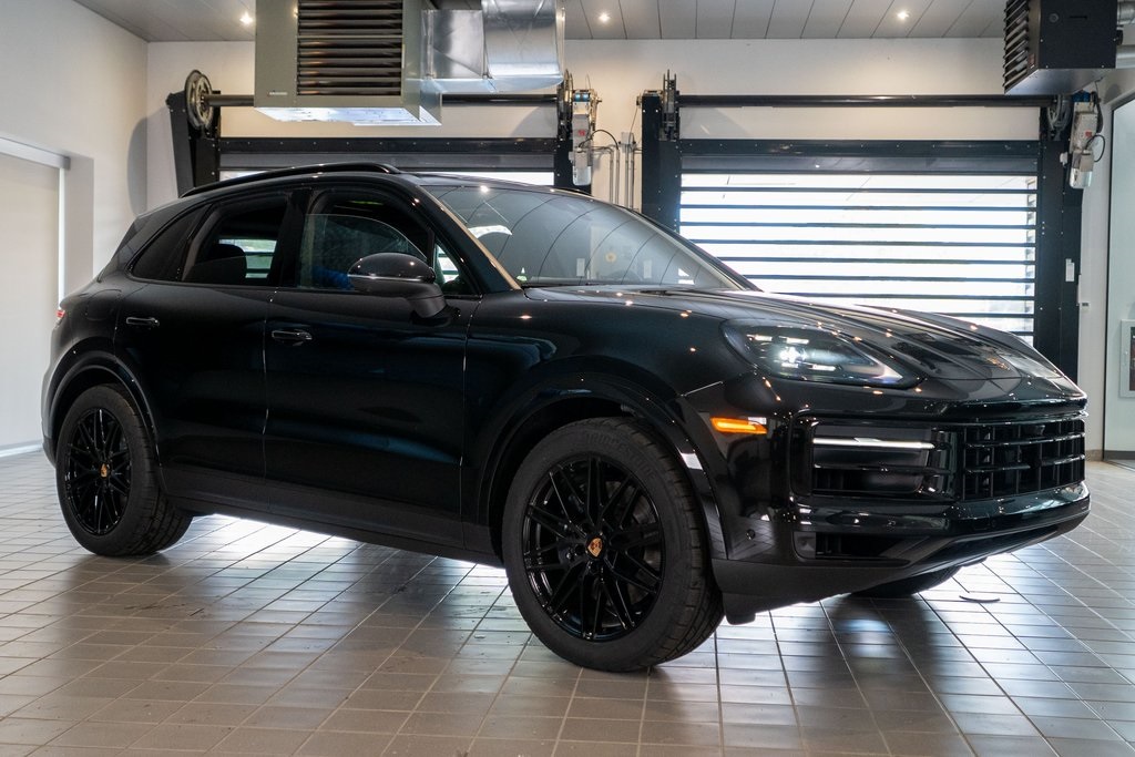 2025 Porsche Cayenne photo 8