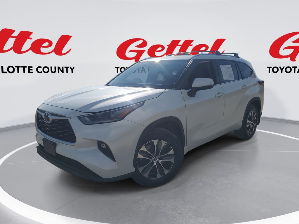 2021 Toyota Highlander XLE's photo