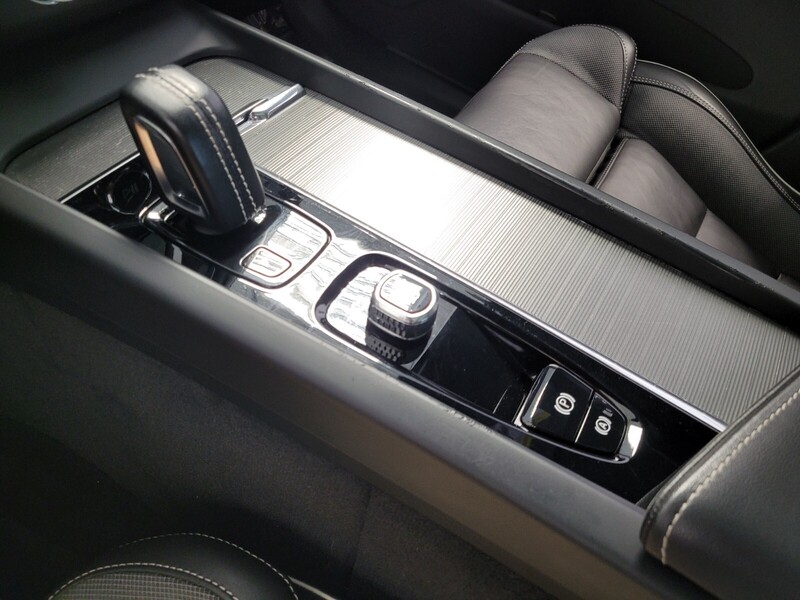 2022 Volvo XC60 B5 R-Design photo 28