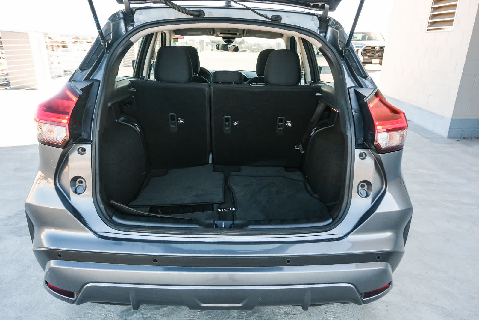 2024 Nissan Kicks SV photo 25