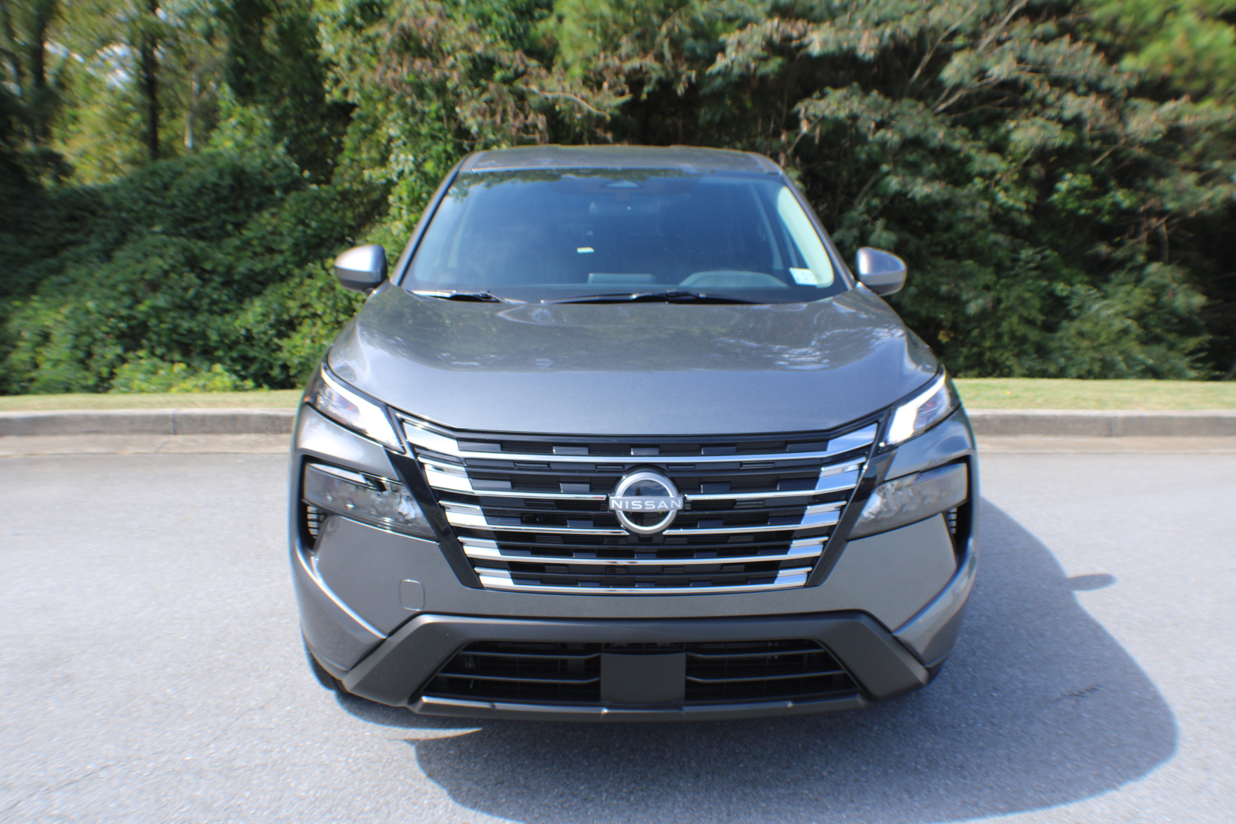 2026 Nissan Rogue SV photo 2