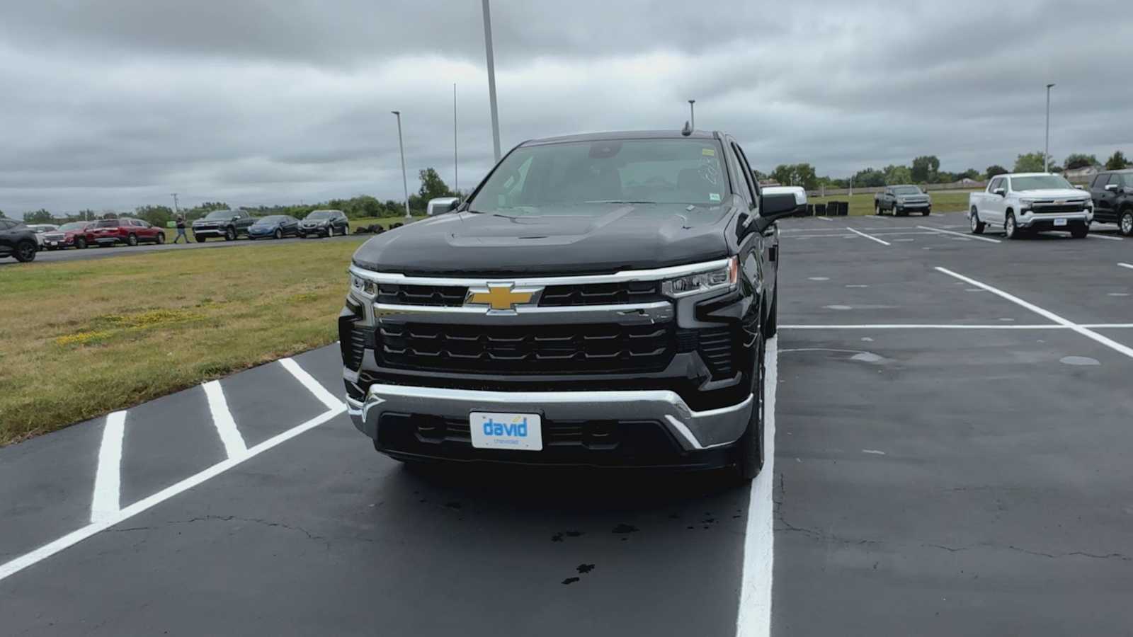 2026 Chevrolet Silverado 1500 LT photo 2