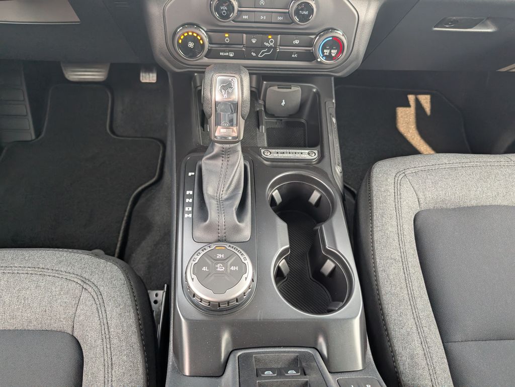 2025 Ford Bronco Base photo 13