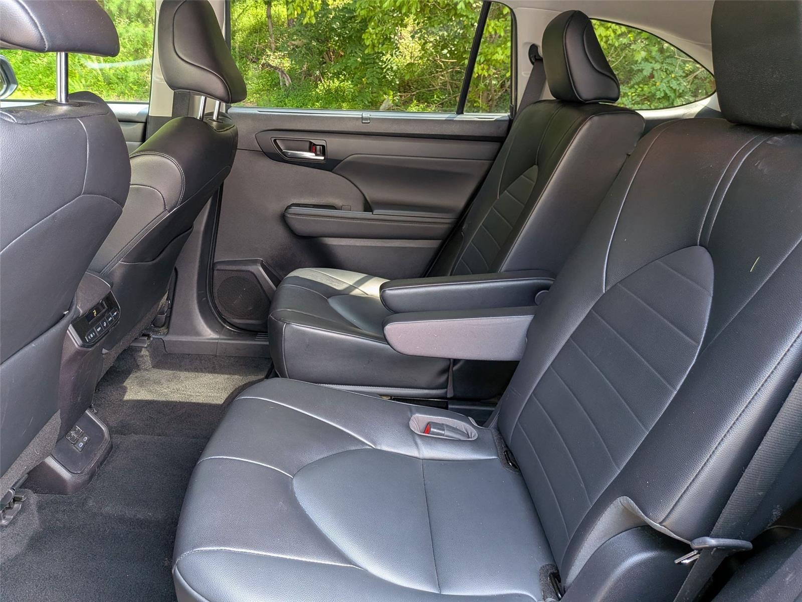 2022 Toyota Highlander XLE photo 26