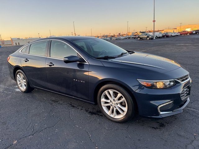 2017 Chevrolet Malibu 1LT photo 3