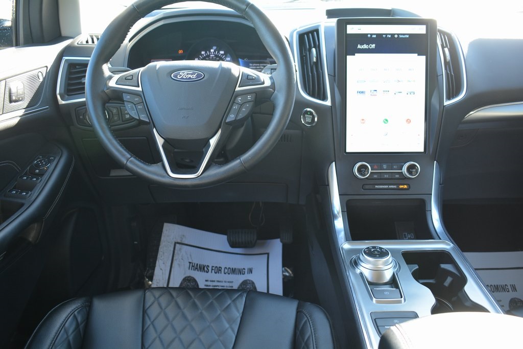 2024 Ford Edge Titanium photo 3