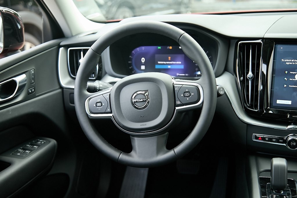 2025 VOLVO XC60 - Image 21