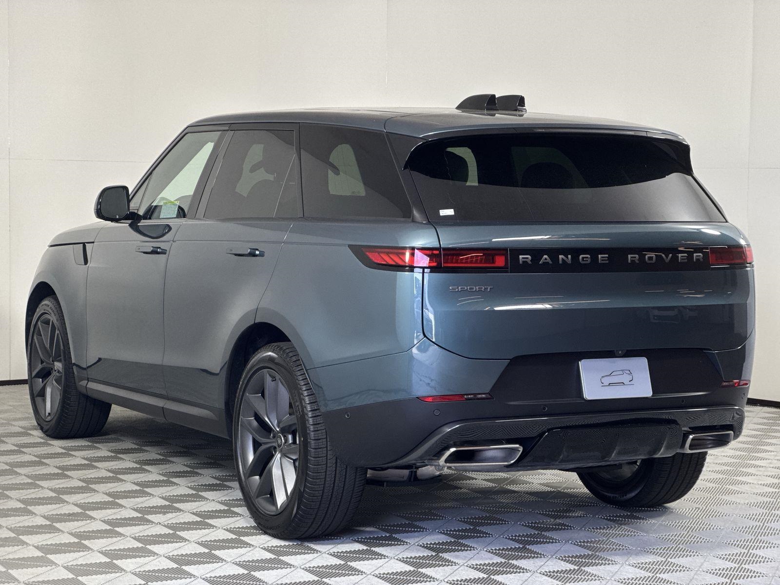 2025 Land Rover Range Rover Sport SE photo 3