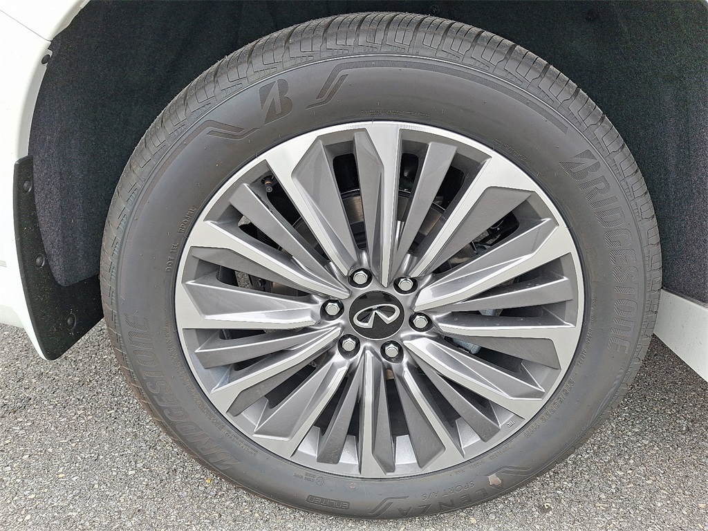 2026 Infiniti QX80 Luxe photo 4