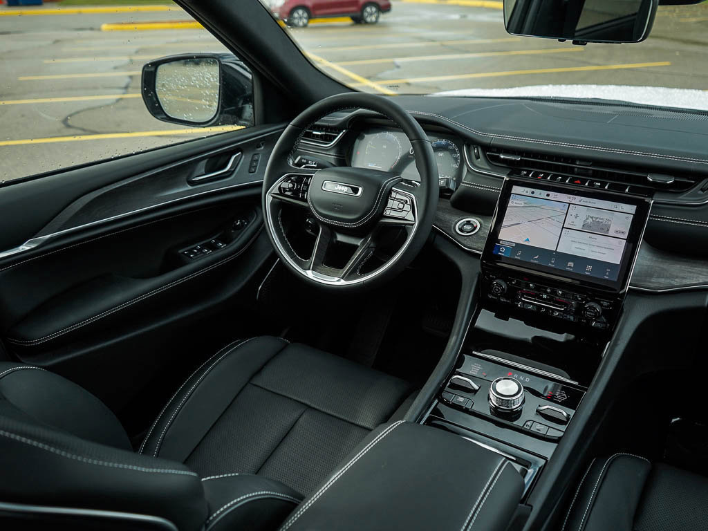 2025 Jeep Grand Cherokee Overland photo 13