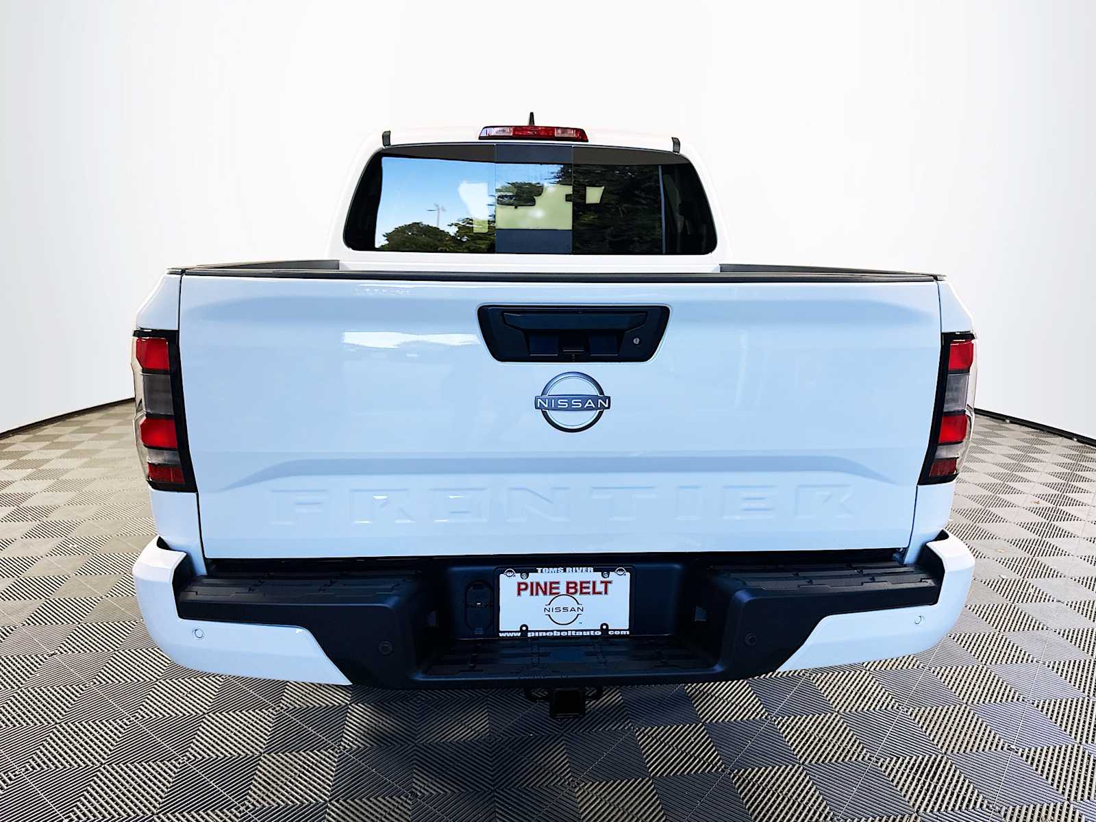 2025 Nissan Frontier SV photo 5