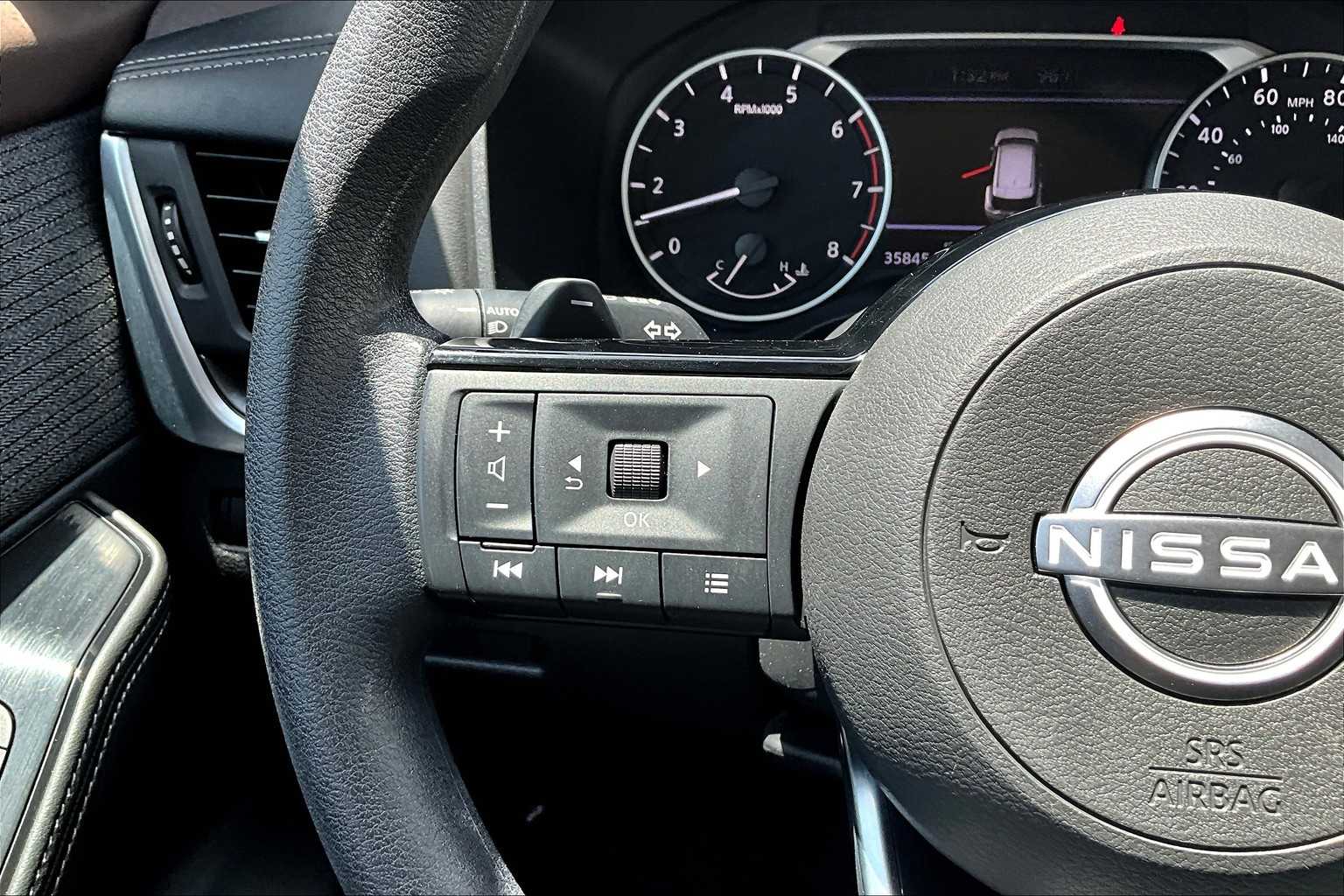 2023 Nissan Rogue SV photo 14