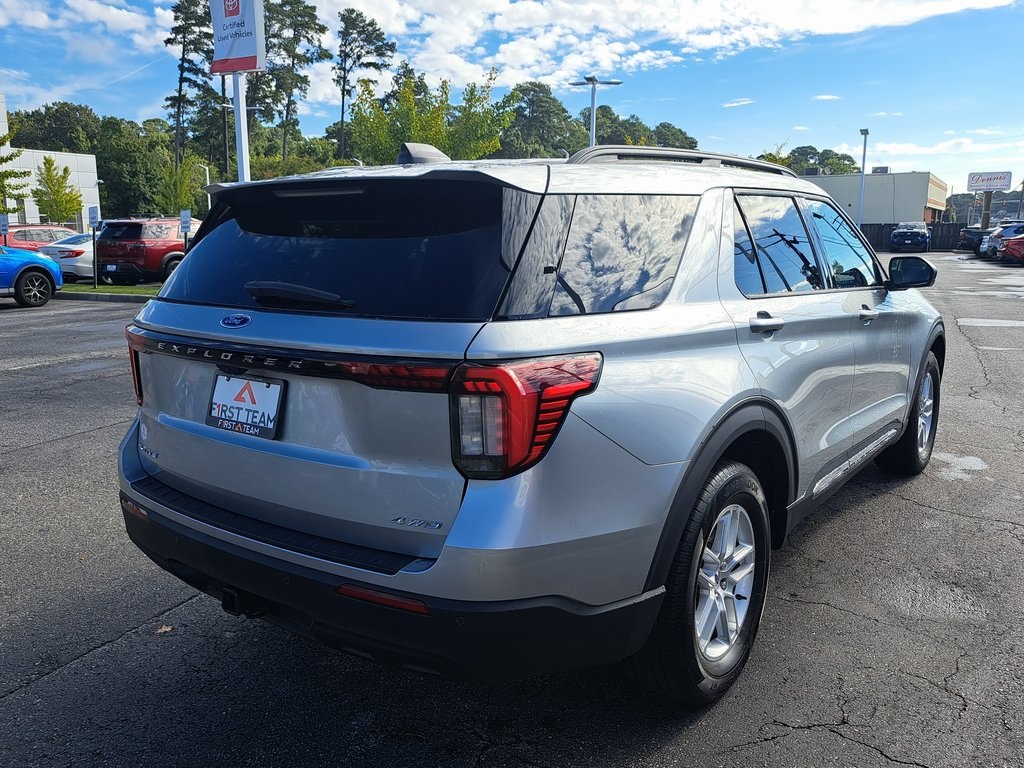 2025 Ford Explorer photo 5