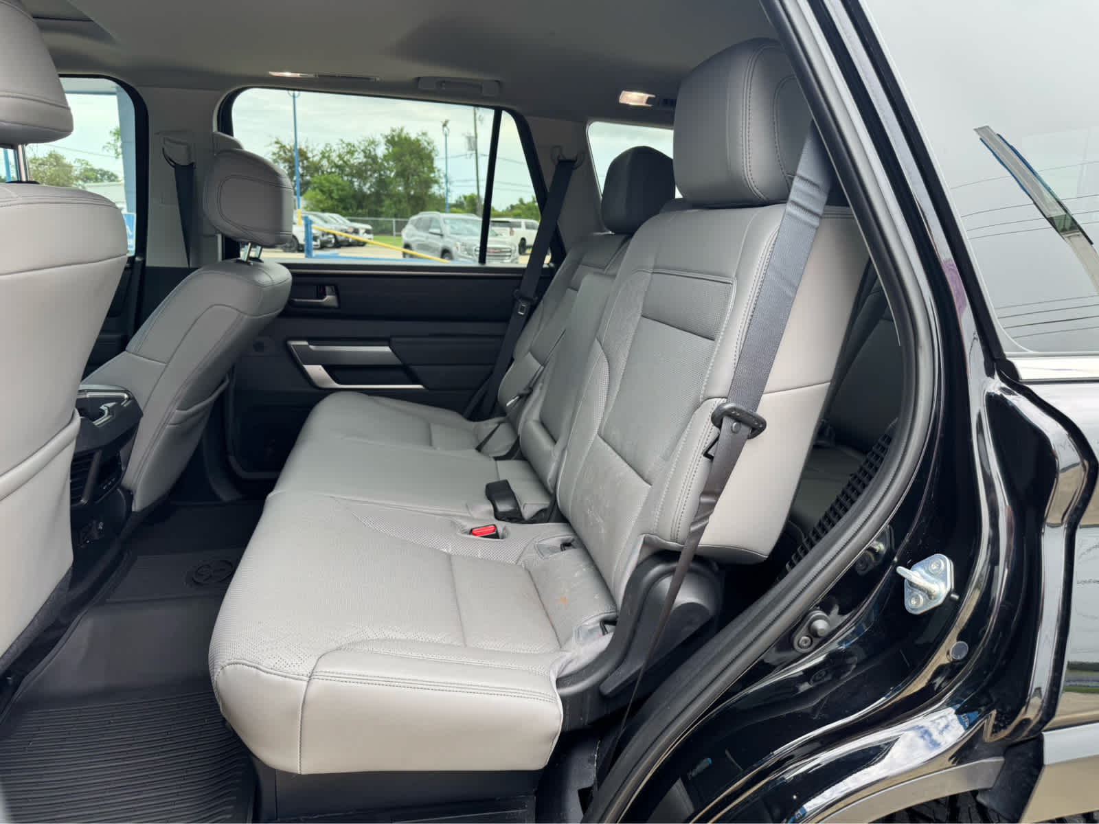 2024 Toyota Sequoia SR5 photo 6