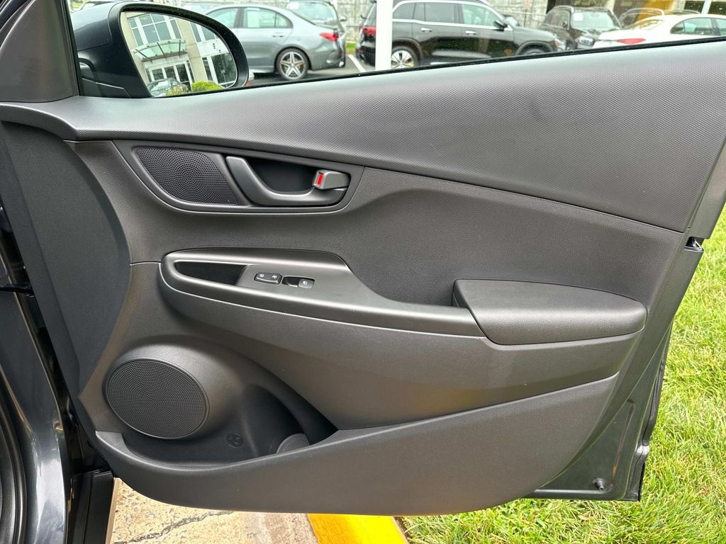 2023 Hyundai Kona SEL photo 17