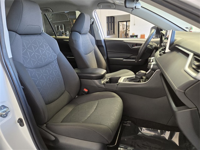 2023 Toyota RAV4 XLE photo 18