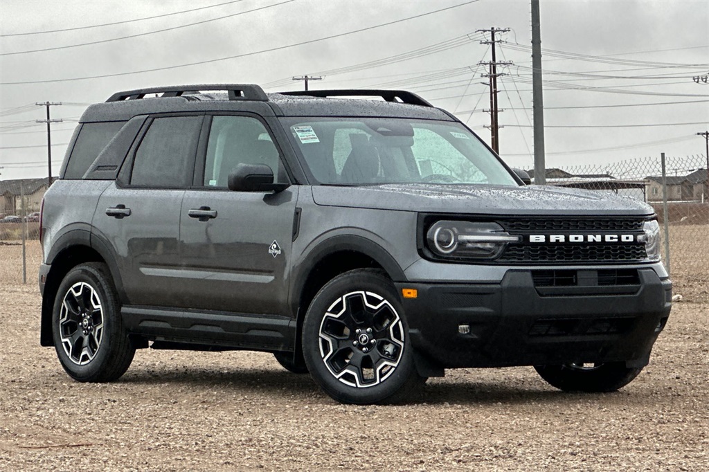 2025 Ford Bronco Sport Outer Banks photo 2
