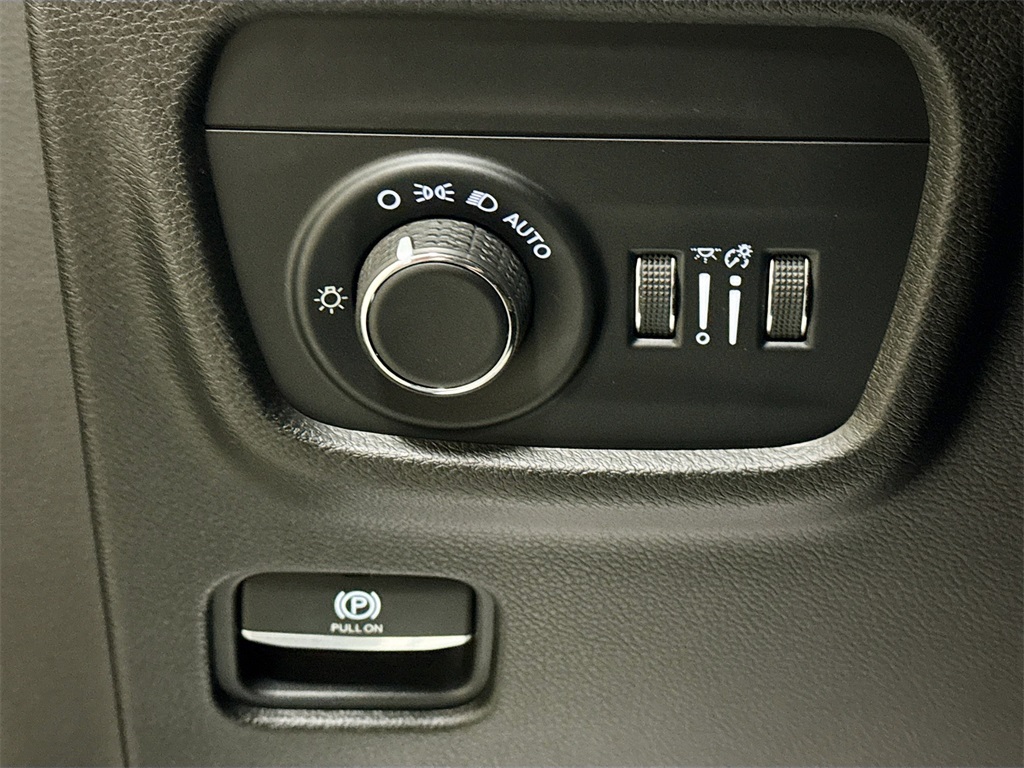 2021 Jeep Grand Cherokee Altitude photo 38
