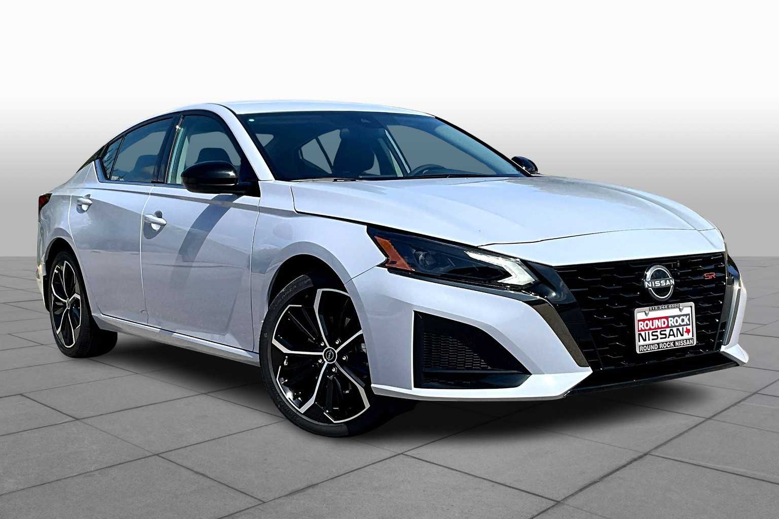 2025 Nissan Altima SR photo 2