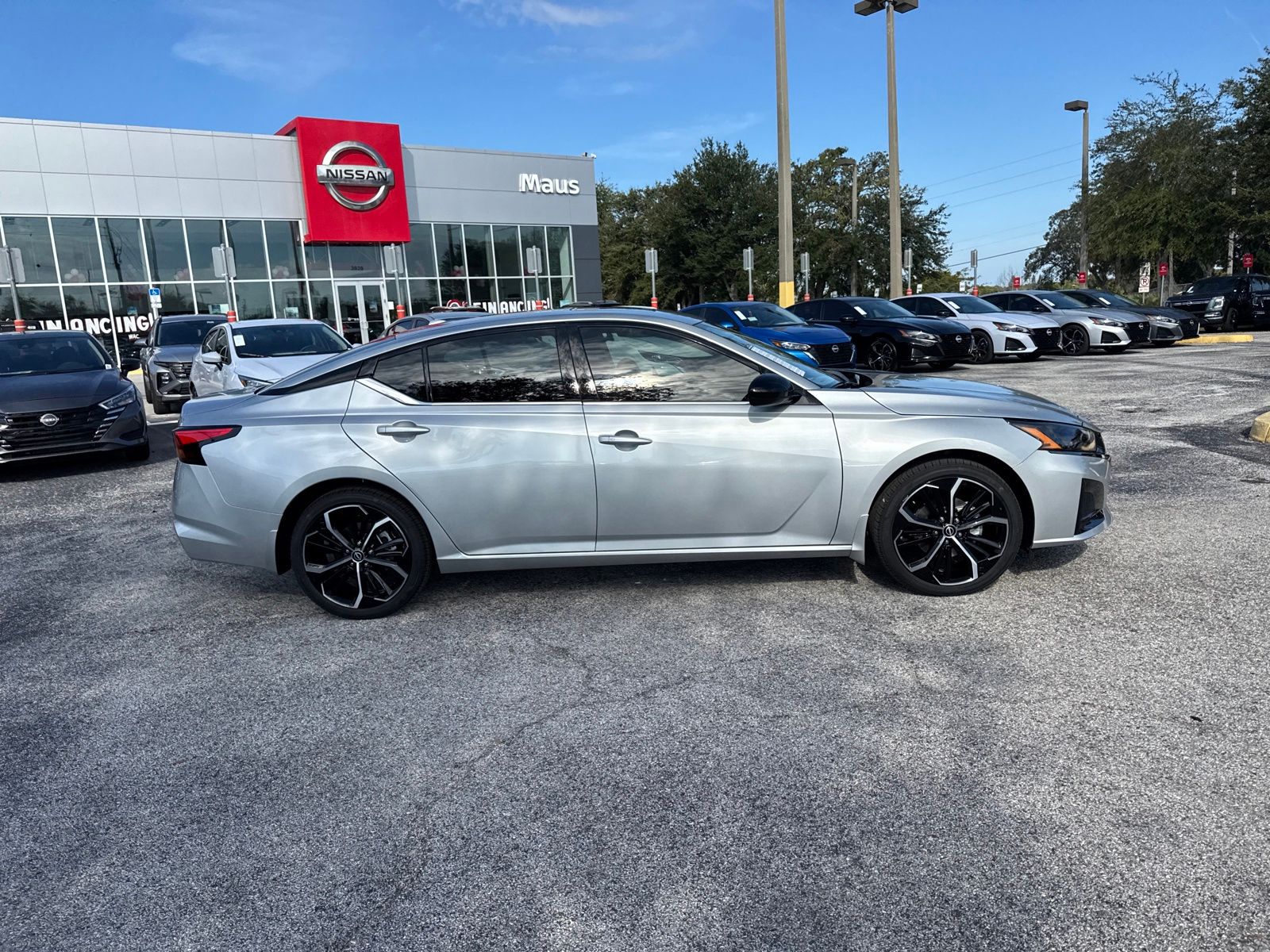 2025 Nissan Altima 2.5 SR photo 4