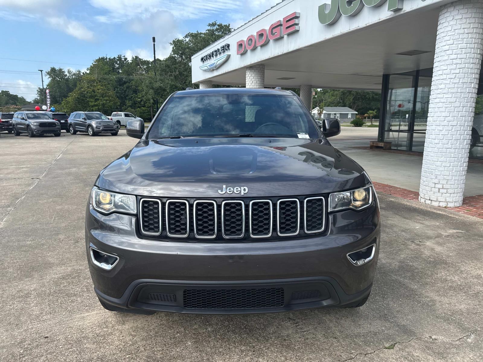2021 Jeep Grand Cherokee Laredo X photo 2