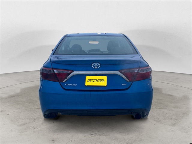 2017 Toyota Camry SE photo 4