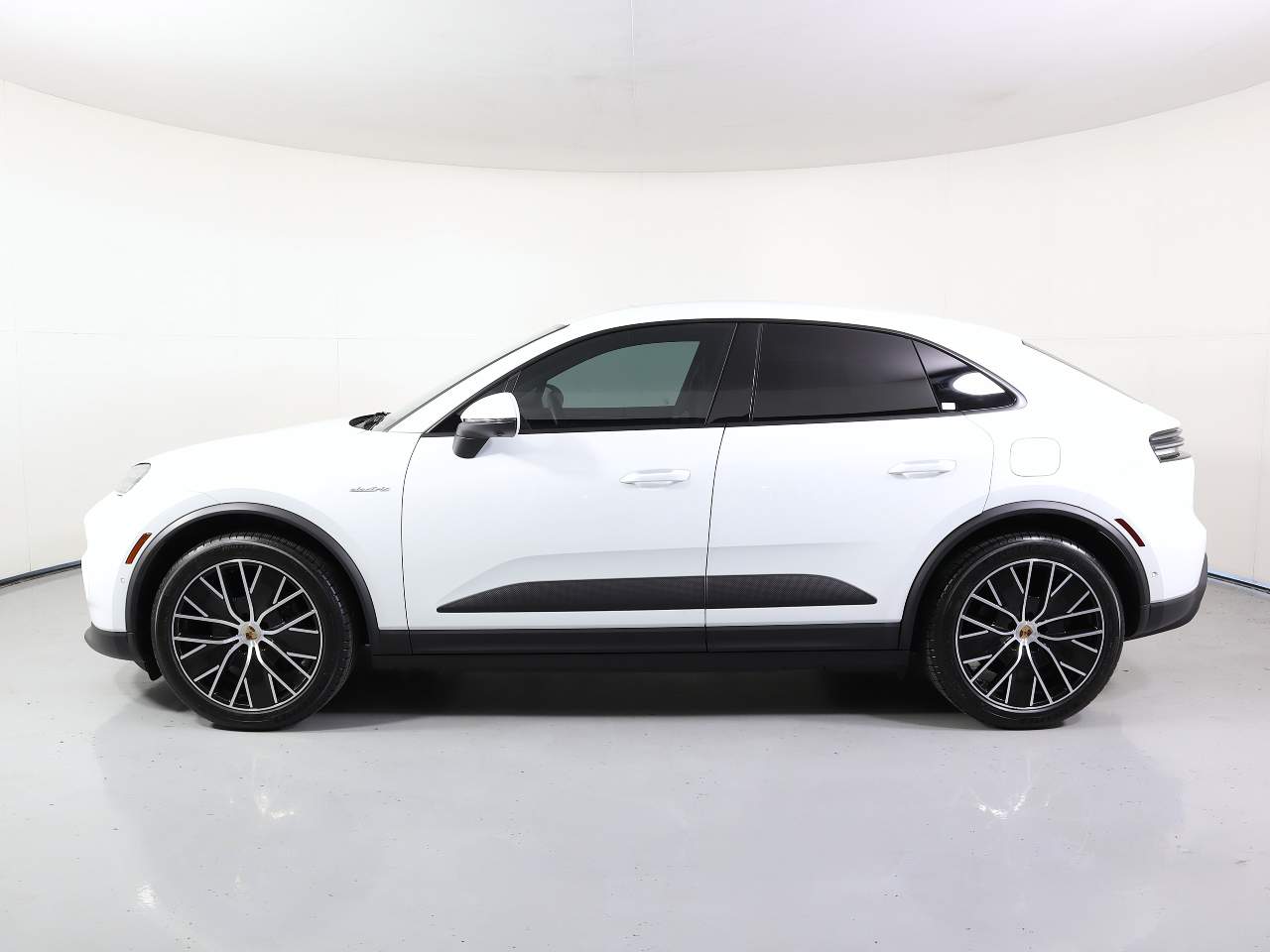 Certified 2025 Porsche Macan Base with VIN WP1AD2XA6SL075396 for sale in Tucson, AZ