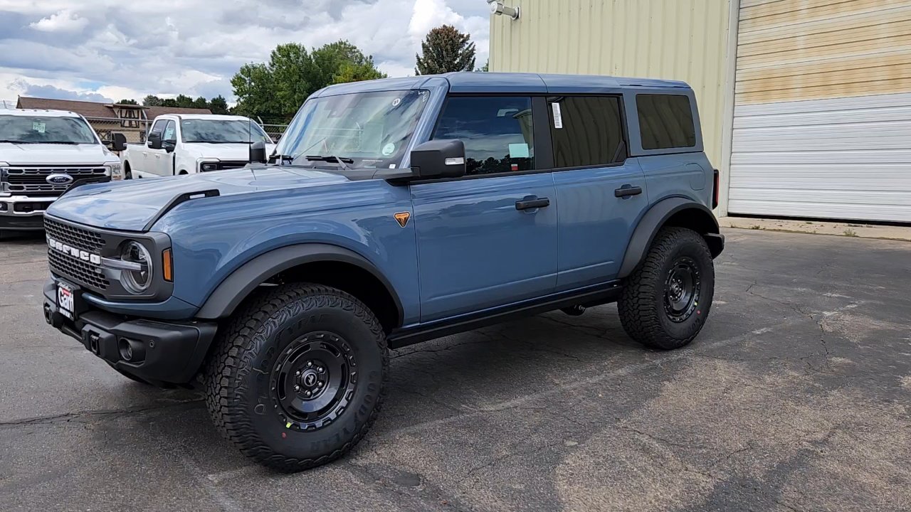 2025 Ford Bronco Badlands photo 2