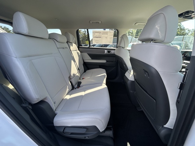 2026 Hyundai Santa Fe SE photo 4