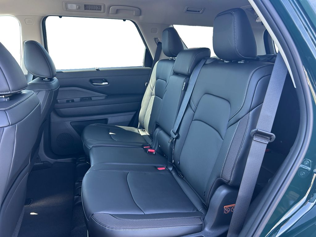 2025 Nissan Pathfinder SL photo 12