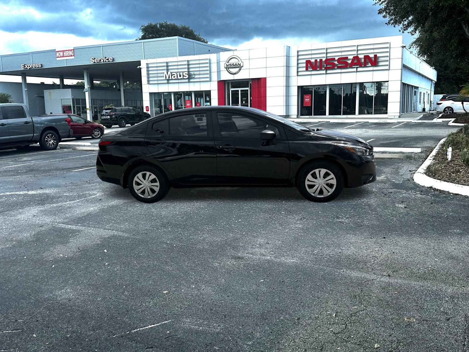 2025 Nissan Versa 1.6 S photo 2