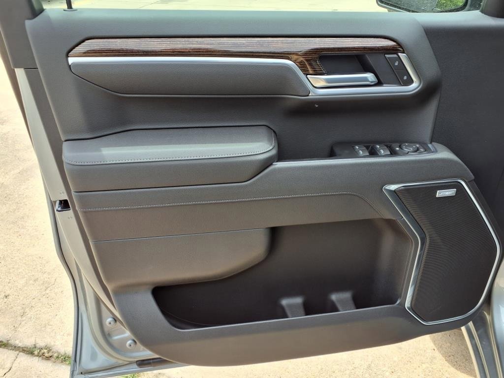 New 2025 Sterling Metallic GMC Elevation image 15