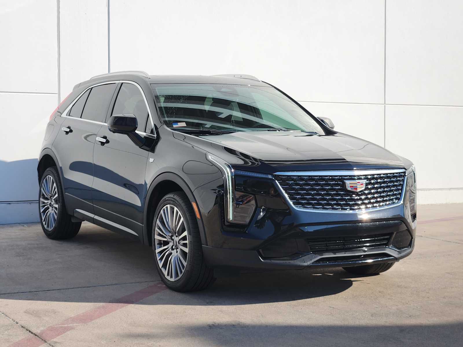 2025 Cadillac XT4 Premium Luxury photo 2