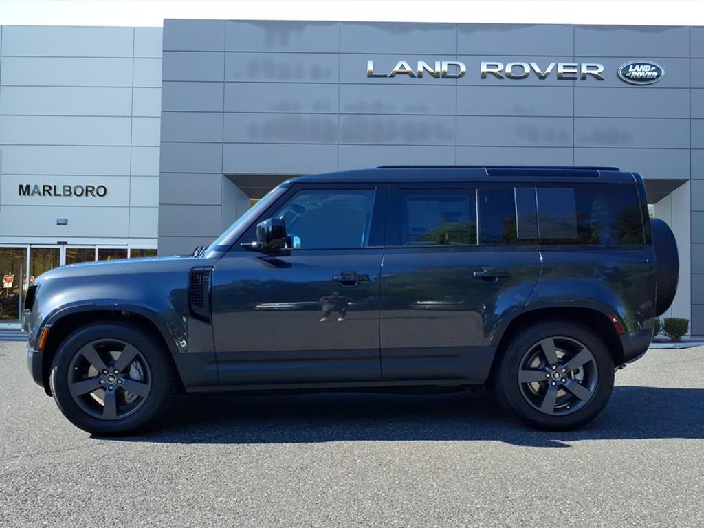 2025 Land Rover Defender 110 S photo 6