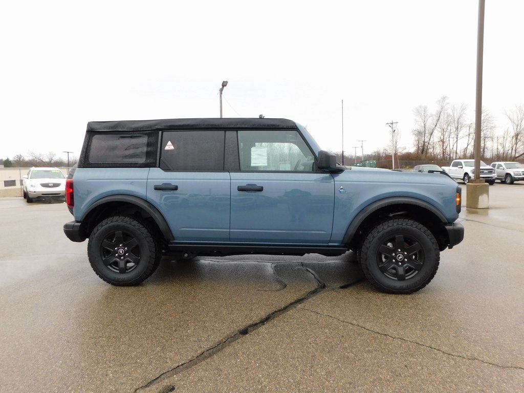 2024 Ford Bronco Black Diamond photo 2