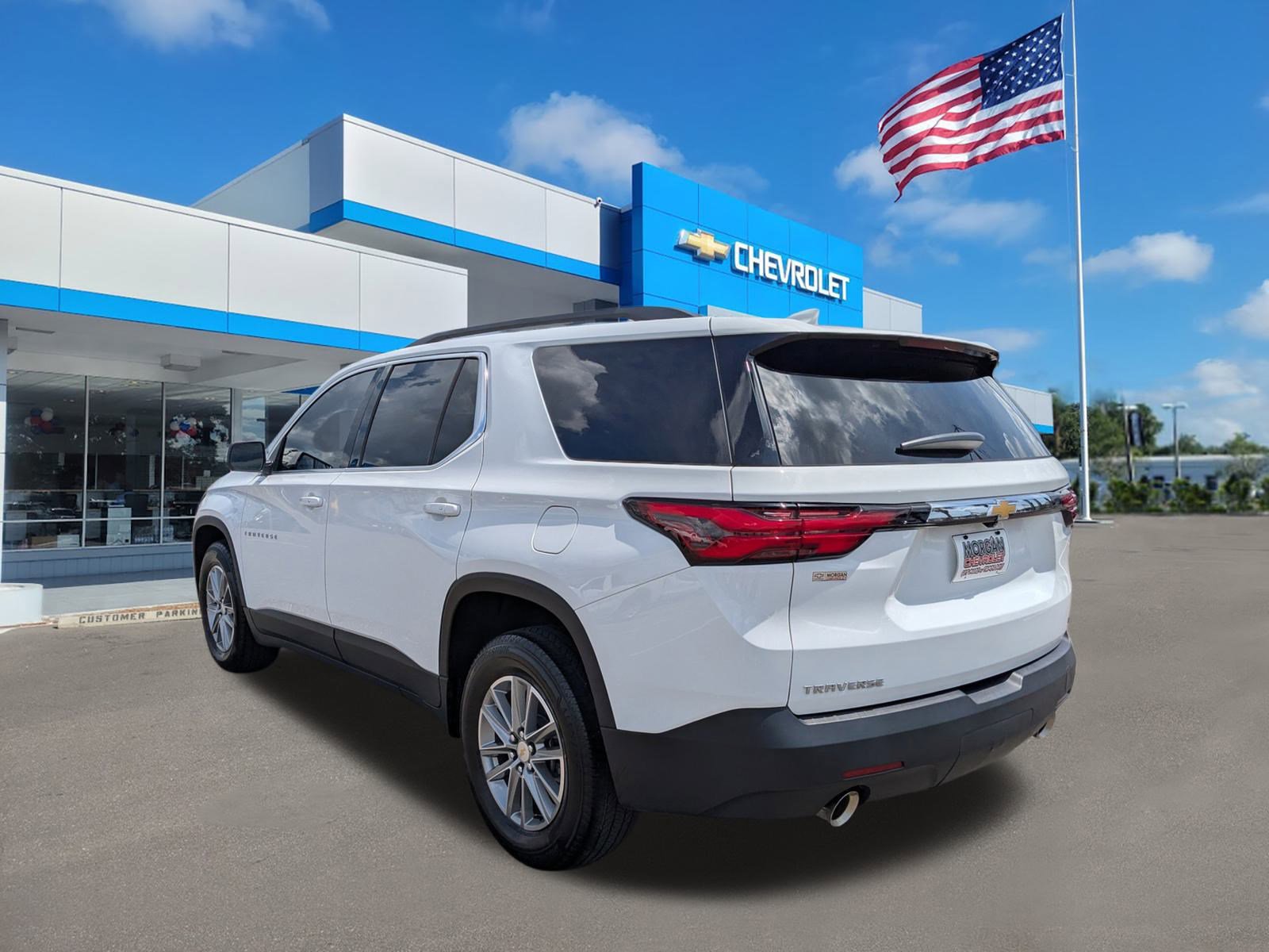 2023 Chevrolet Traverse Cloth photo 2