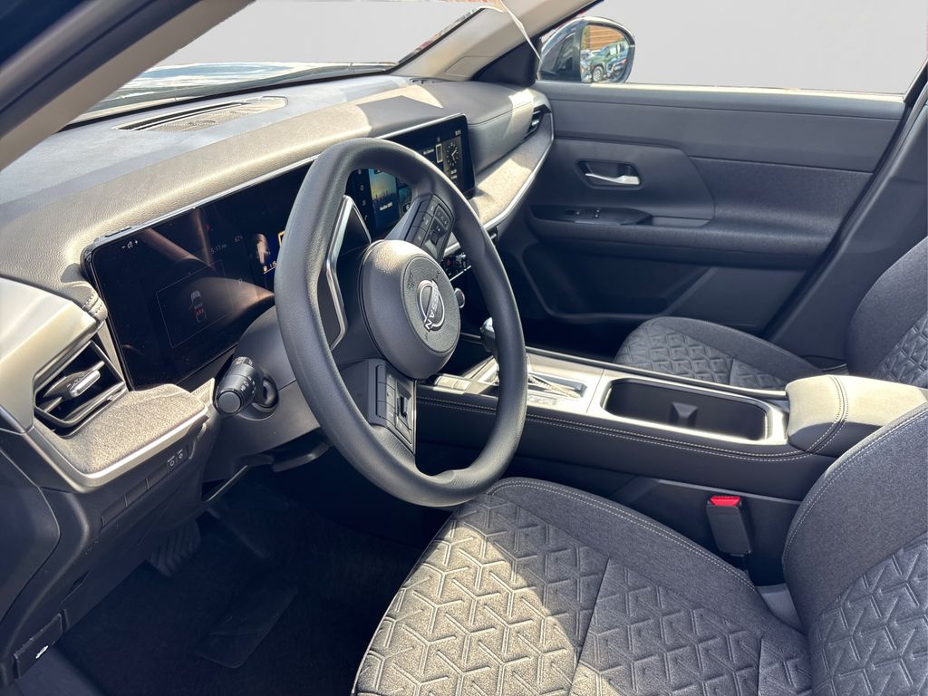 2025 Nissan Kicks SV photo 9
