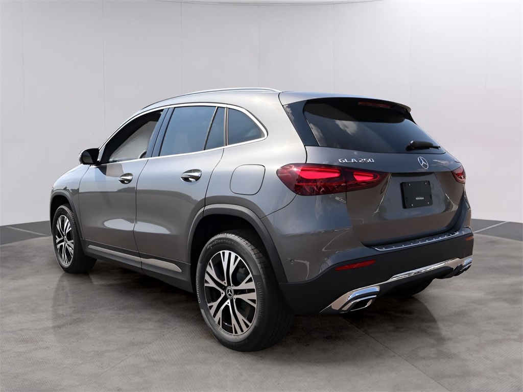 2026 Mercedes Benz GLA 250 4MATIC photo 4