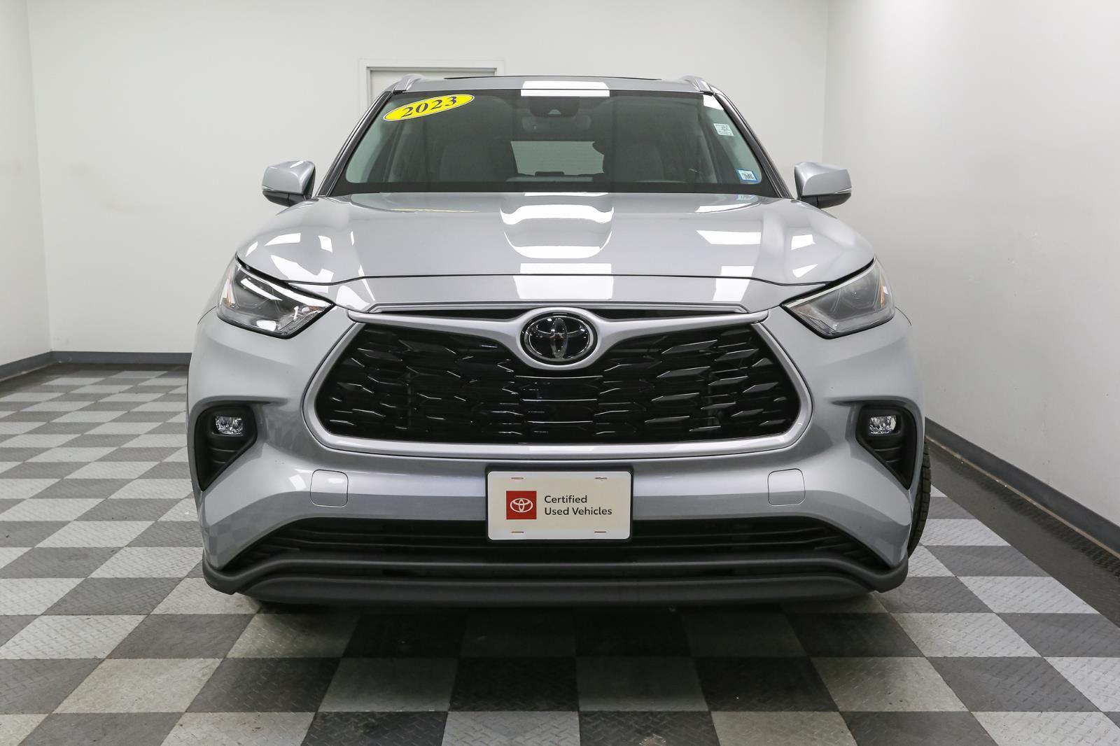 2023 Toyota Highlander XLE photo 3