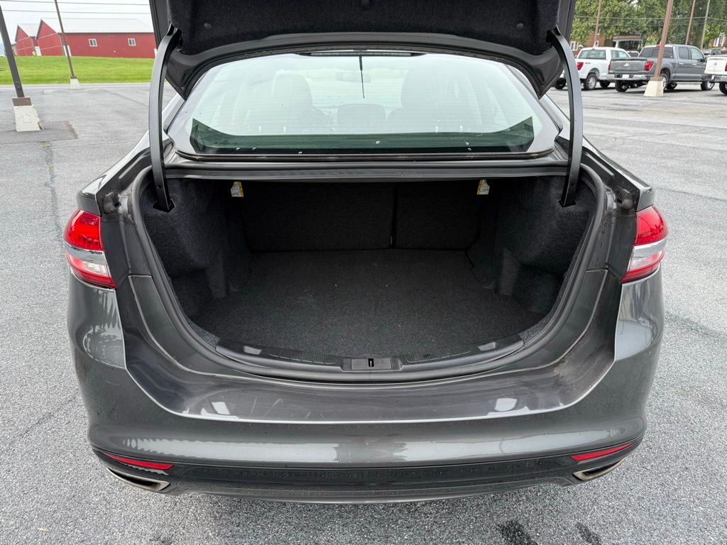 2018 Ford Fusion SE photo 24