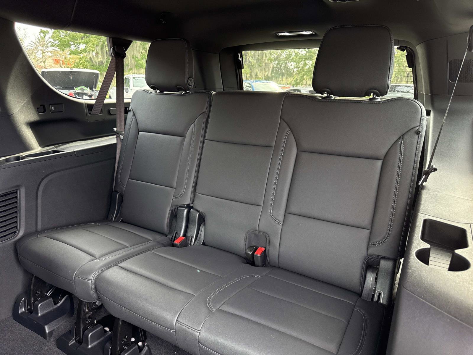 2025 Chevrolet Suburban Z71 photo 11