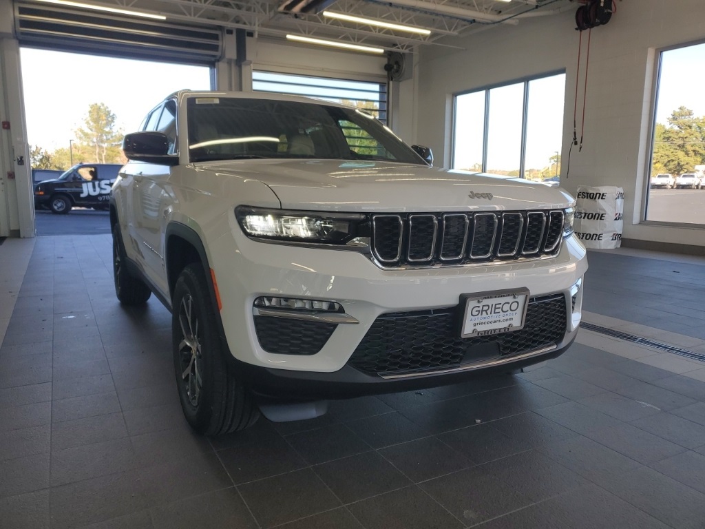 2025 Jeep Grand Cherokee Limited photo 2
