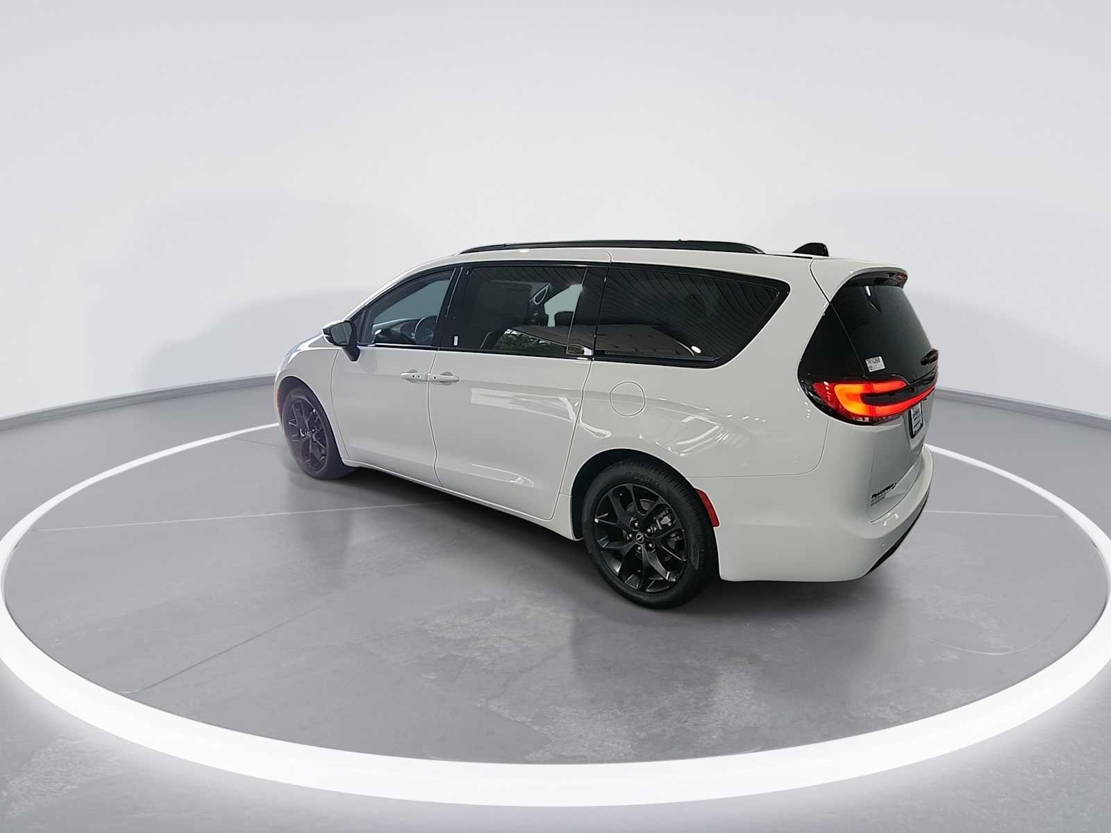 2026 Chrysler Pacifica Limited photo 6