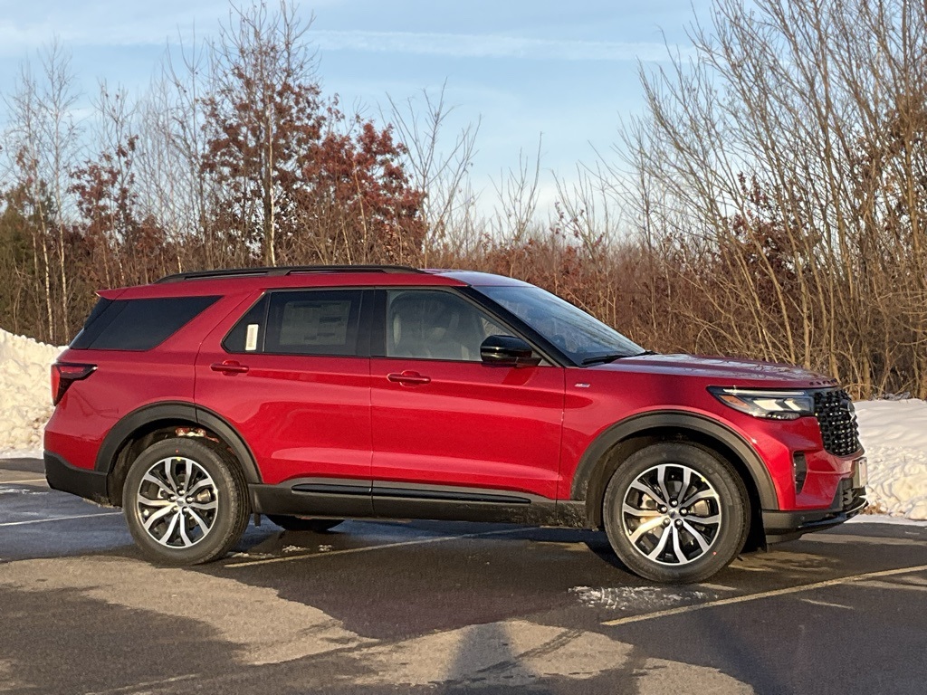 2026 Ford Explorer ST-LINE's photo