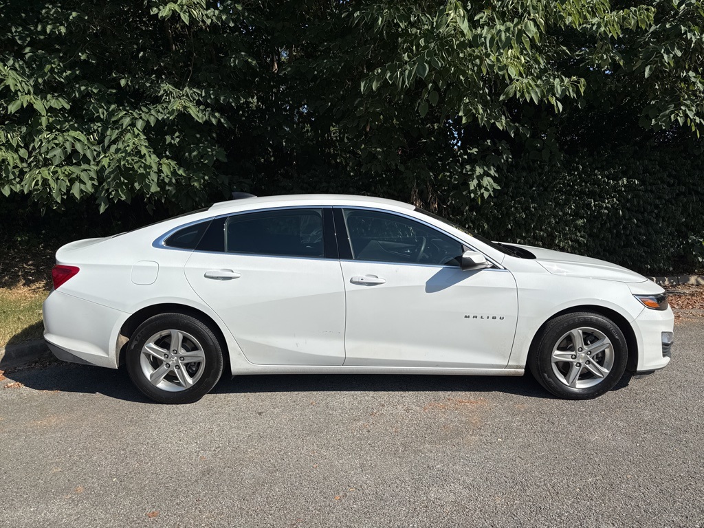2024 Chevrolet Malibu LS photo 2